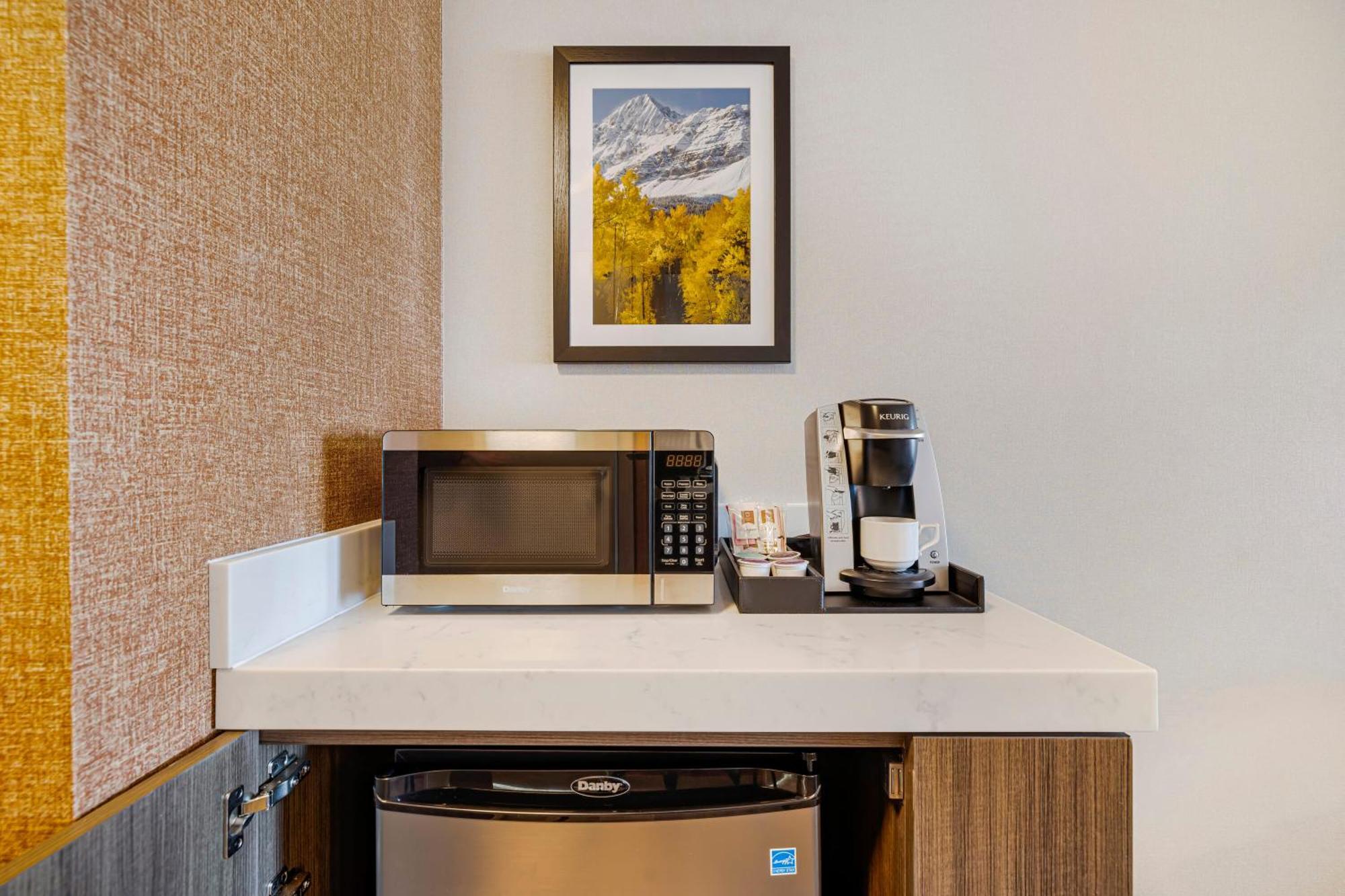 Hilton Garden Inn Colorado Springs Airport Экстерьер фото